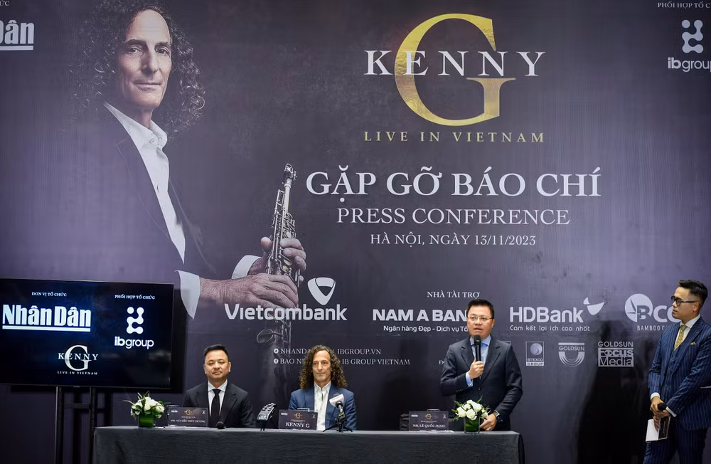 Ban Tổ chức trả lời báo chí các thông tin về đêm nhạc Kenny G Live In Vietnam. (Ảnh: THÀNH ĐẠT)
