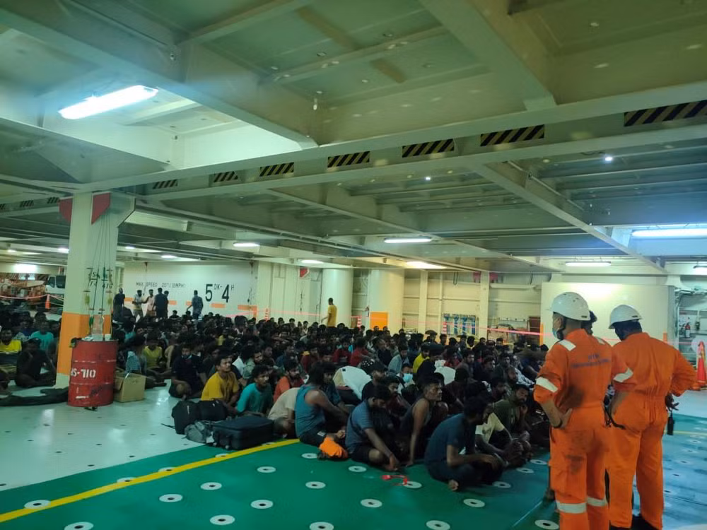 Trung tâm Phối hợp tìm kiếm, cứu nạn hàng hải Việt Nam kiểm tra sức khỏe cho các công dân.