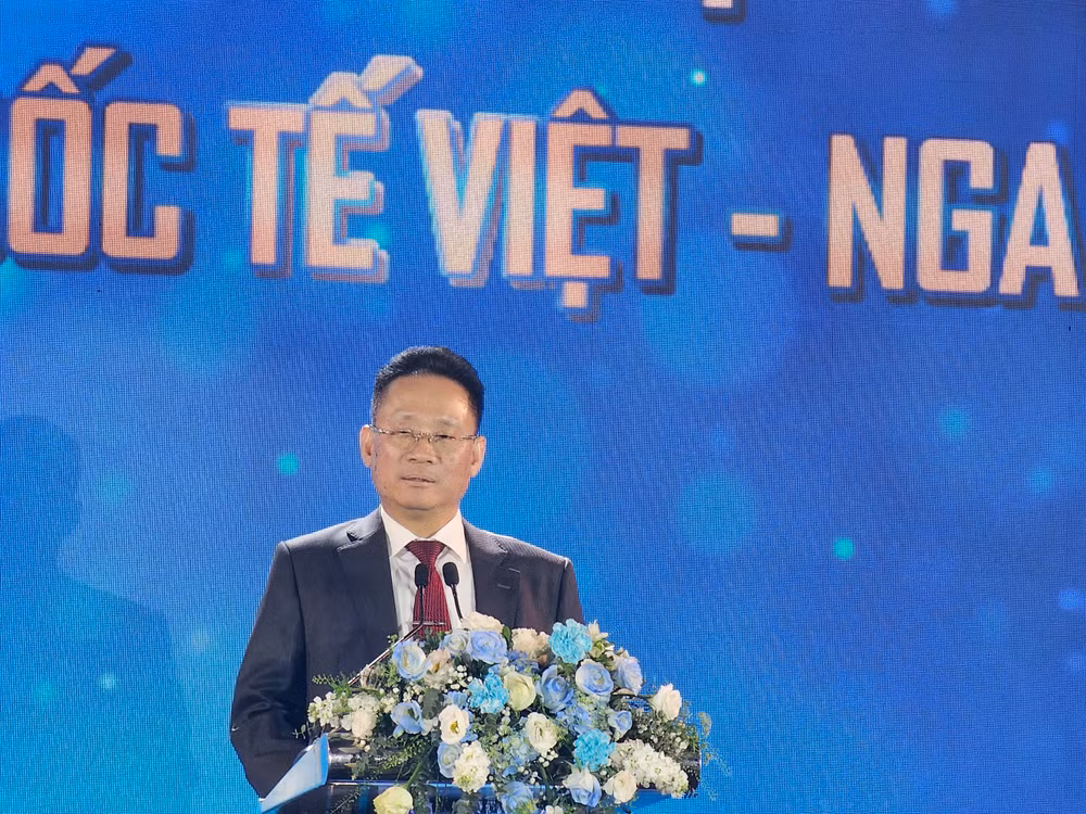 Ông Dương Chí Kiên, Chủ tịch Hội đồng quản trị Tập đoàn Y tế Việt-Nga phát biểu tại buổi lễ.