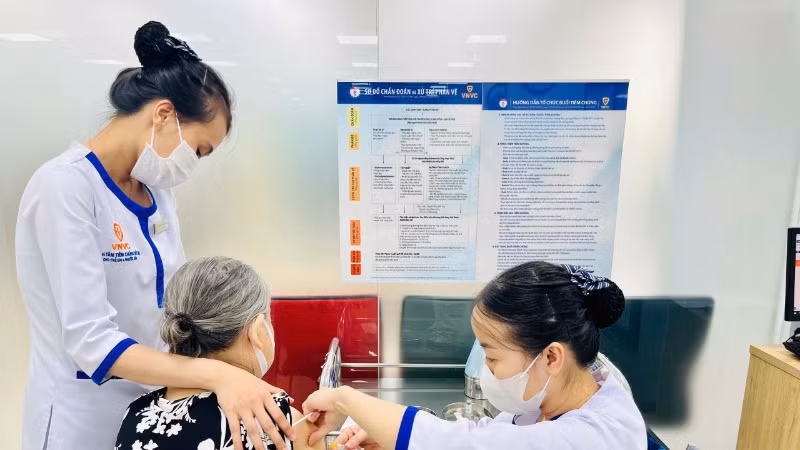 Tiêm vaccine là cách phòng bệnh chủ động. 
