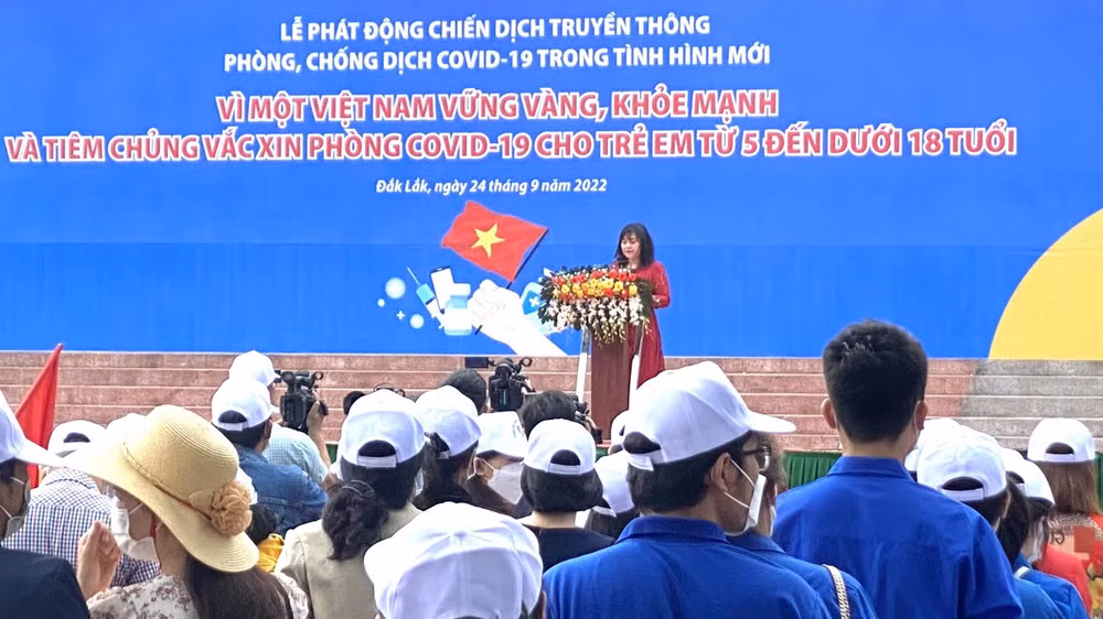Phó Chủ tịch Ủy ban nhân dân tỉnh Đắk Lắk H’Yim Kđoh phát biểu tại Lễ phát động Chiến dịch truyền thông phòng, chống dịch Covid-19 trong tình hình mới.