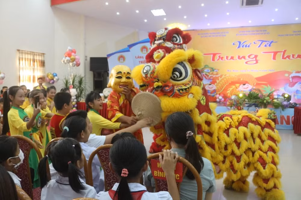 Hà Nam tổ chức trung thu cho các cháu có hoàn cảnh khó khăn.