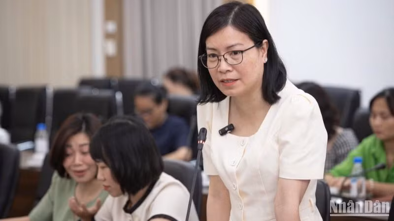 Thạc sĩ, bác sĩ Nguyễn Mai Hương - Trưởng Khoa Sức khỏe Vị thành niên, Bệnh viện Nhi Trung ương cảnh báo một số dấu hiệu nguy cơ tự tử ở trẻ vị thành niên. (Ảnh: SƠN TÙNG)