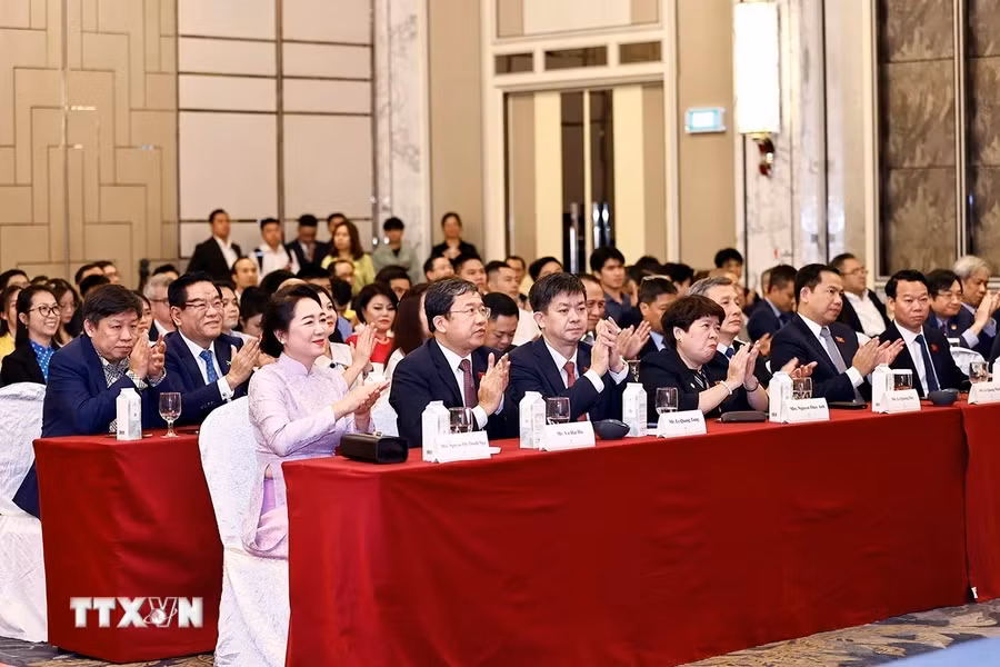 Phu nhân Nguyễn Thị Thanh Nga và các đại biểu dự cuộc gặp mặt. (Ảnh: TTXVN) Phu nhân Nguyễn Thị Thanh Nga và các đại biểu dự cuộc gặp mặt. (Ảnh: TTXVN)