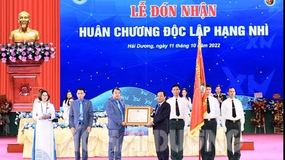 Đoàn thanh niên cộng sản Hồ Chí Minh tỉnh Hải Dương đón nhận Huân chương Độc lập hạng Nhì.