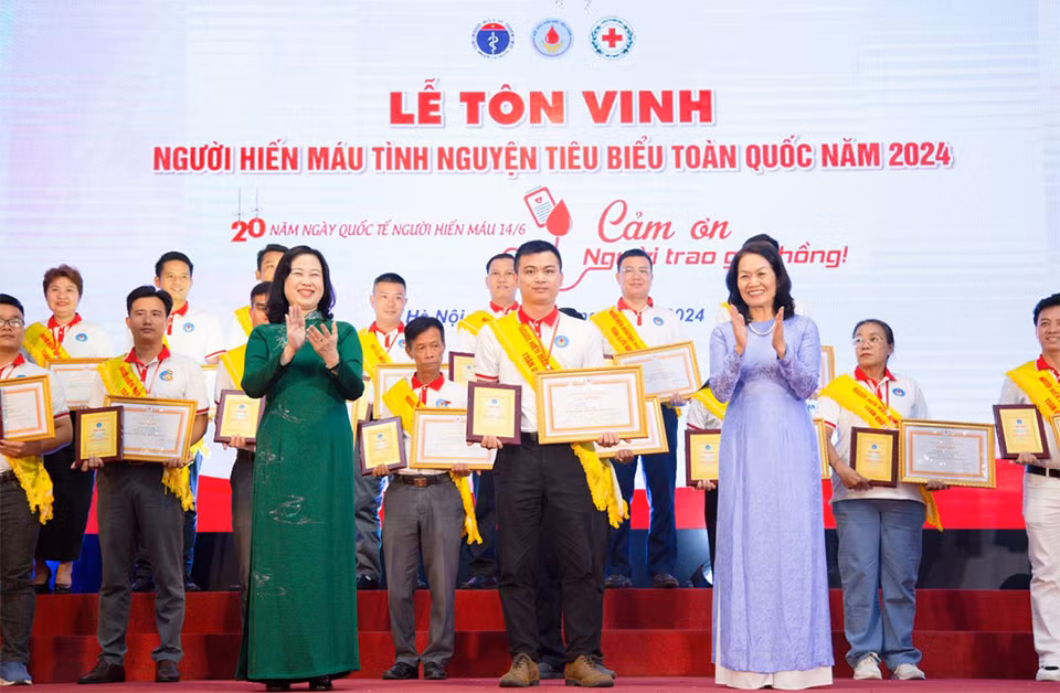 Anh Nguyễn Văn Hiếu (sinh năm 1993) đã có tổng cộng 129 lần hiến máu và hiến tiểu cầu.
