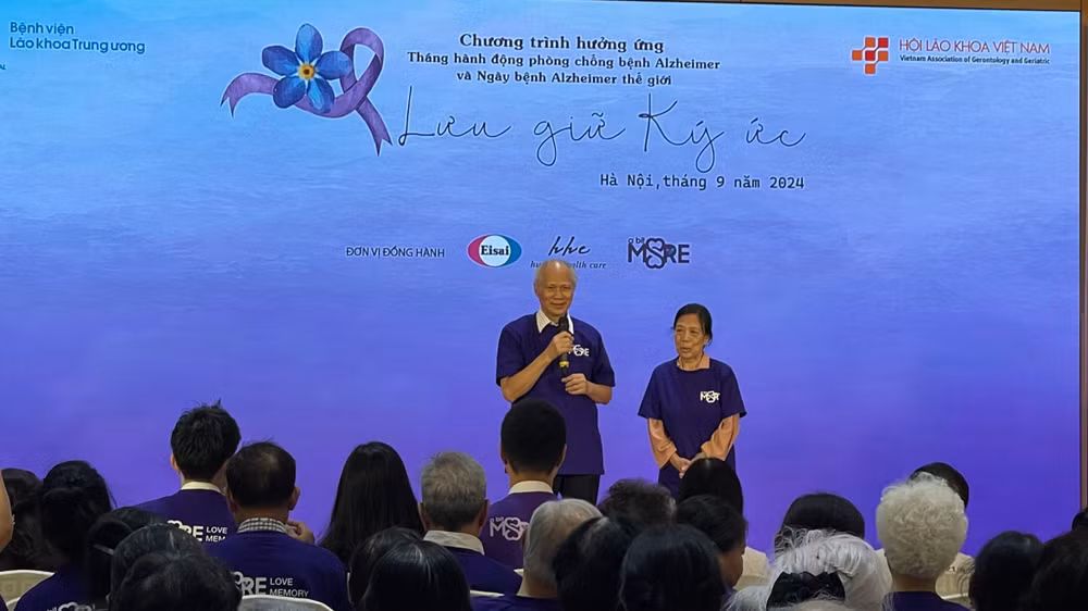 Ông Phạm Văn Hùng chia sẻ về cách chăm sóc người bệnh sa sút trí tuệ.