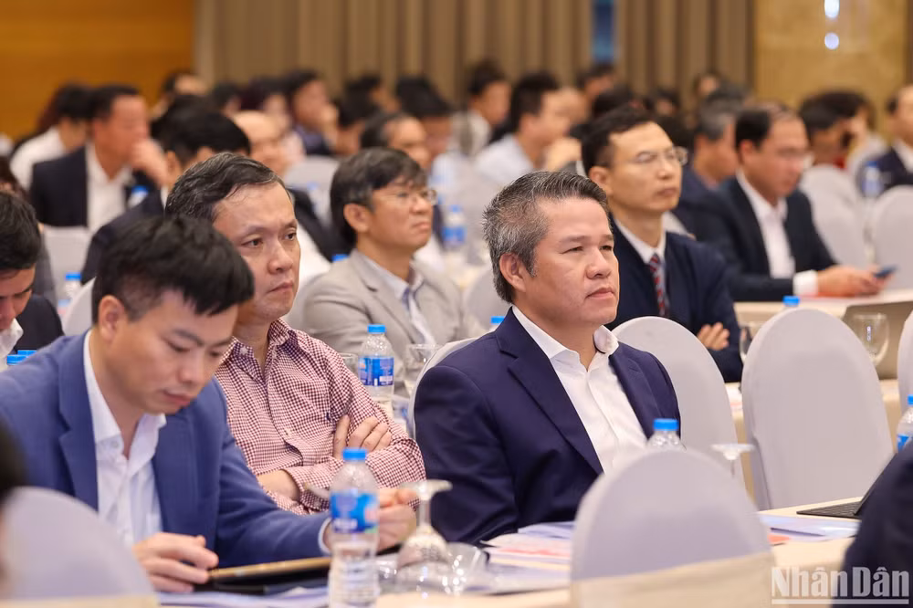 Các đại biểu tham dự hội nghị.