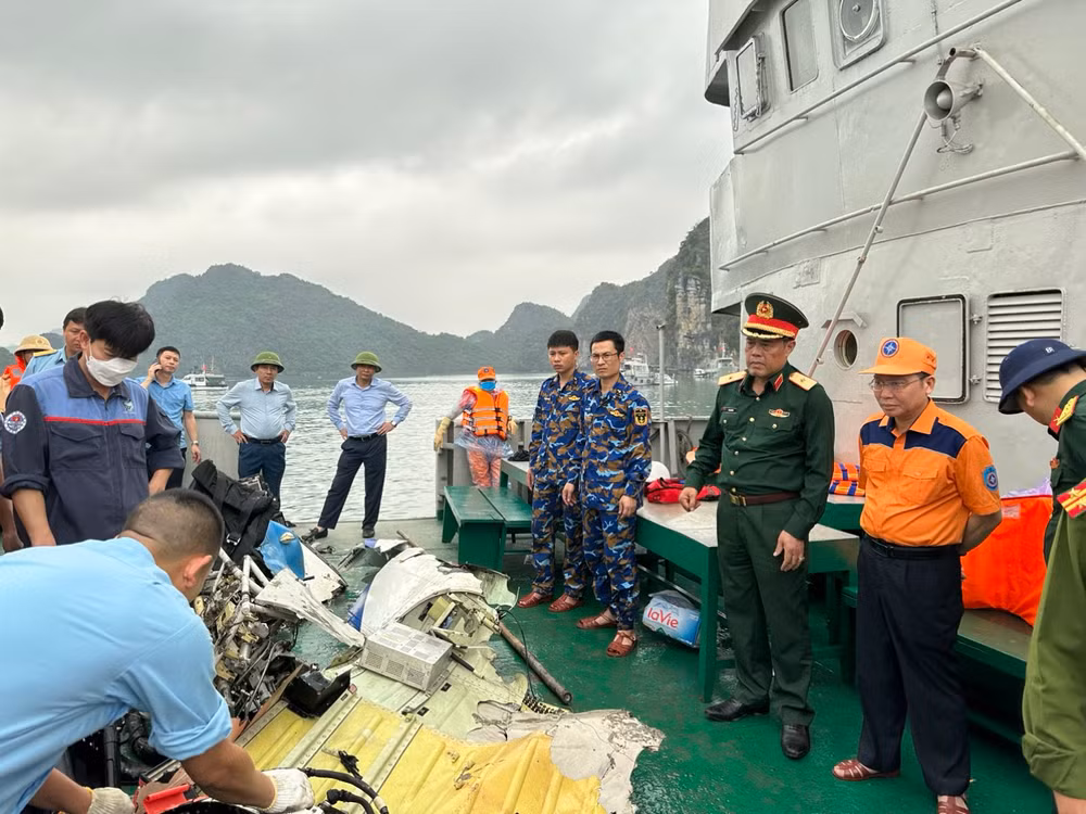 Các lực lượng tìm thấy nhiều mảnh vỡ máy bay.