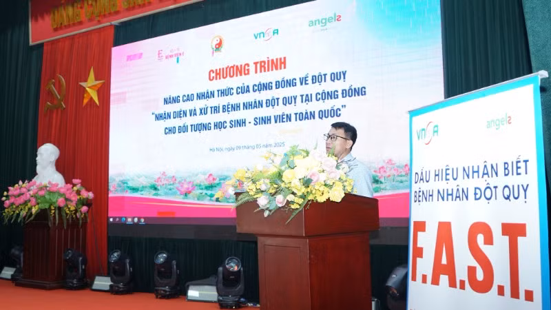 Tiến sĩ, bác sĩ Nguyễn Công Hựu, Giám đốc Bệnh viện E chia sẻ tại chương trình. Tiến sĩ, bác sĩ Nguyễn Công Hựu, Giám đốc Bệnh viện E chia sẻ tại chương trình.