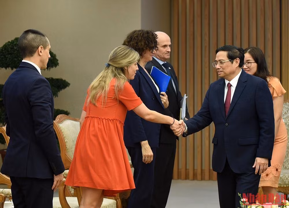 Thủ tướng Phạm Minh Chính với các thành viên trong Đoàn Bộ Ngoại giao, Ngoại thương và Tôn giáo Argentina. Thủ tướng Phạm Minh Chính với các thành viên trong Đoàn Bộ Ngoại giao, Ngoại thương và Tôn giáo Argentina.