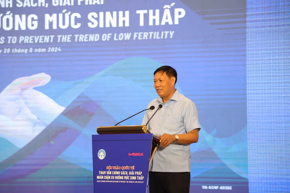 Ông Đỗ Xuân Tuyên, Thứ trưởng Thường trực Y tế phát biểu tại hội thảo.