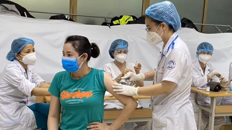 Tiêm vaccine phòng Covid-19.