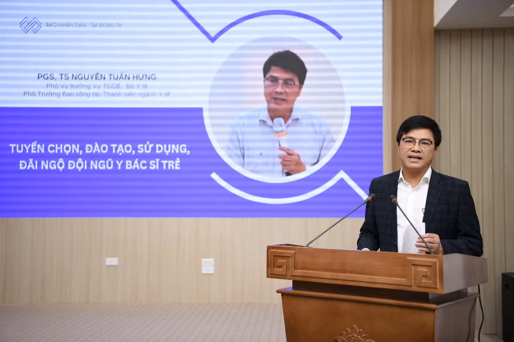 Phó Giáo sư, Tiến sĩ Nguyễn Tuấn Hưng, Phó vụ trưởng Vụ Tổ chức cán bộ - Bộ Y tế, Phó Trưởng Ban Công tác thanh niên ngành y tế. Phó Giáo sư, Tiến sĩ Nguyễn Tuấn Hưng, Phó vụ trưởng Vụ Tổ chức cán bộ - Bộ Y tế, Phó Trưởng Ban Công tác thanh niên ngành y tế.