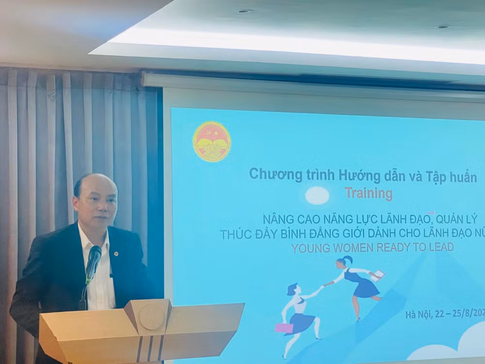 PGS,TS Hoàng Văn Nghĩa, Vụ trưởng Vụ Hợp tác quốc tế phát biểu. PGS,TS Hoàng Văn Nghĩa, Vụ trưởng Vụ Hợp tác quốc tế phát biểu.