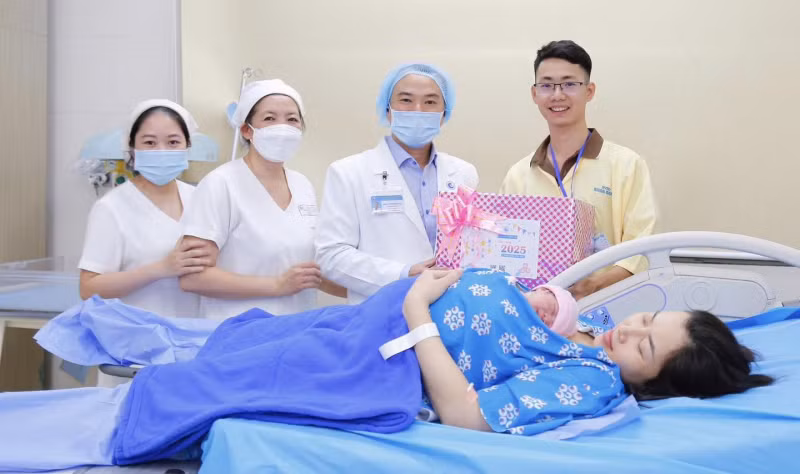 Em bé chào đời vào khoảnh khắc đầu tiên của năm mới tại Bệnh viện Từ Dũ.