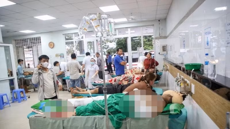 Đến chiều 23/12, Khoa Cấp cứu Bệnh viện đa khoa tỉnh Tây Ninh tiếp nhận năm ca bị thương liên quan đến vụ việc. (Ảnh: Giang Phương/TTXVN)
