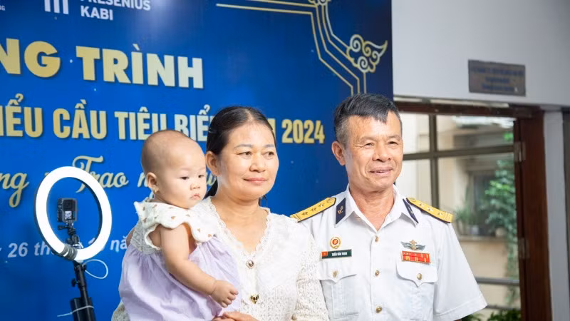 Ông Trần Văn Toan (Mê Linh, Hà Nội) và vợ Vương Thị Hòa đã có hơn 100 lần hiến tiểu cầu.