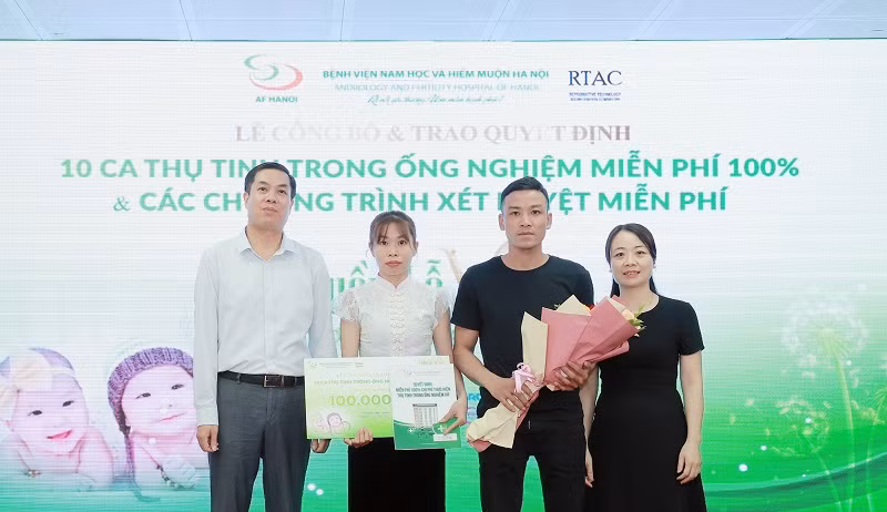 Vợ chồng chị Vi Thị Diện (1994) và anh Lương Văn Dược (1992) được hỗ trợ làm IVF miễn phí, chắp cánh ước mơ sau gần 10 năm hiếm muộn.