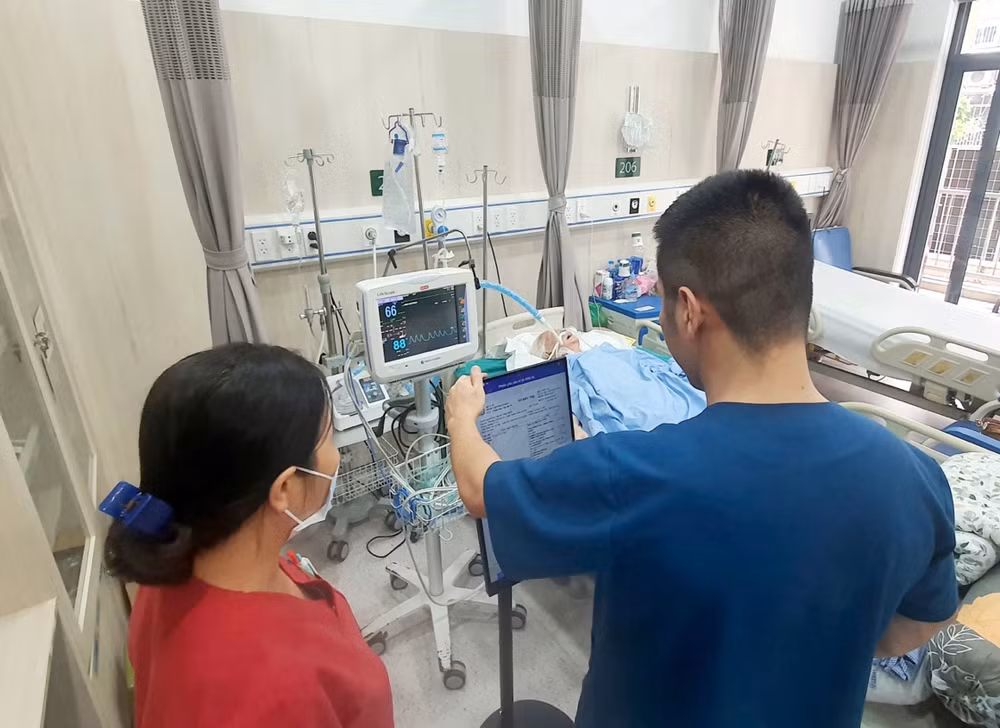 Bệnh án điện tử, thuận tiện cho cán bộ y tế thăm khám, theo dõi tình trạng người bệnh. Bệnh án điện tử, thuận tiện cho cán bộ y tế thăm khám, theo dõi tình trạng người bệnh.