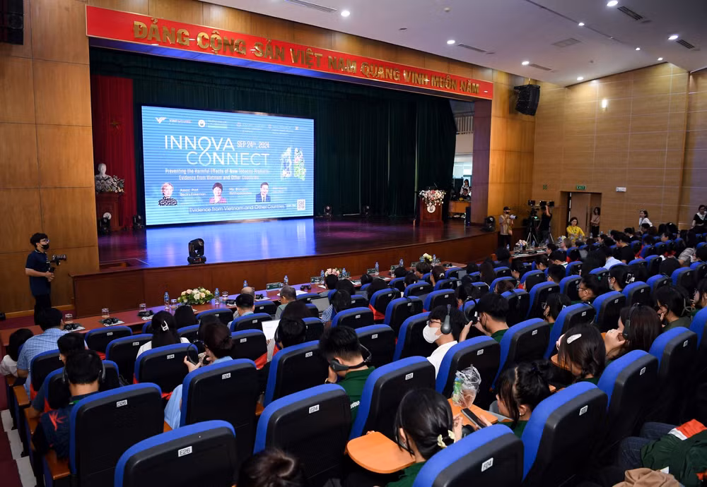 Tuần lễ Khoa học công nghệ VinFuture thu hút sự quan tâm của rất nhiều sinh viên các trường đại học.