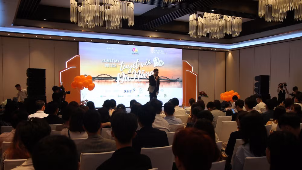 Sự kiện ra mắt MV quảng bá du lịch “Tuyệt vời Đà Nẵng” thu hút đông đảo bạn trẻ tham gia.