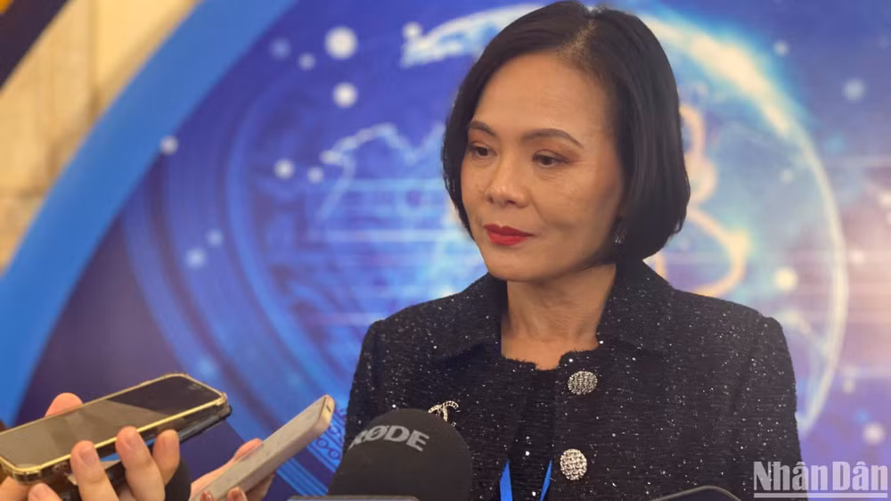 Giáo sư Nguyễn Thục Quyên chia sẻ về việc thu hút các bạn trẻ theo đuổi nghiên cứu khoa học.