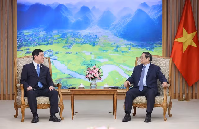 Thủ tướng đề nghị Thống đốc và chính quyền tỉnh Kagoshima khuyến khích các doanh nghiệp của tỉnh đầu tư nhiều hơn vào Việt Nam.