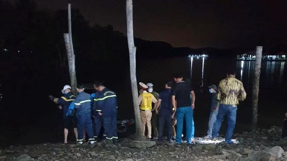 Lực lượng chức năng huyện Nhơn Trạch tổ chức tìm kiếm nạn nhân.
