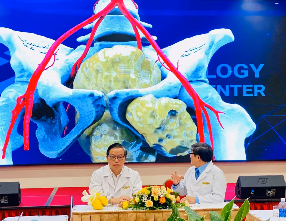 Mô hình in 3D đã giúp ê-kíp tìm và phẫu thuật chính xác, giảm thiểu tổn thương cho người bệnh. Mô hình in 3D đã giúp ê-kíp tìm và phẫu thuật chính xác, giảm thiểu tổn thương cho người bệnh.