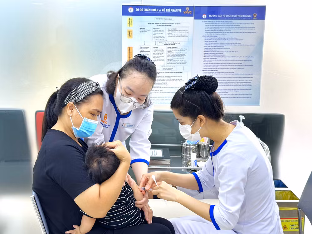 Tiêm vaccine sởi. Tiêm vaccine sởi.