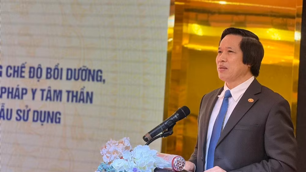 Tiến sĩ Cao Hưng Thái, Phó Cục trưởng Cục Quản lý Khám, chữa bệnh phát biểu tại hội thảo.