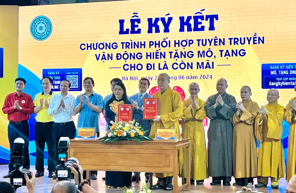 Giáo hội Phật giáo Việt Nam và Hội vận động hiến mô, bộ phận cơ thể người ký kết phối hợp vận động hiến mô, tạng cứu người. Giáo hội Phật giáo Việt Nam và Hội vận động hiến mô, bộ phận cơ thể người ký kết phối hợp vận động hiến mô, tạng cứu người.
