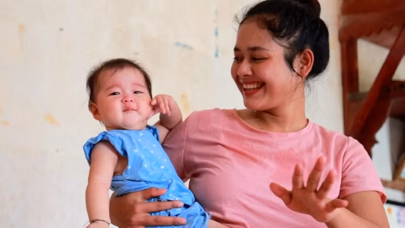 Chị H Dla Buôn Ya hạnh phúc đón hai con sinh đôi. 