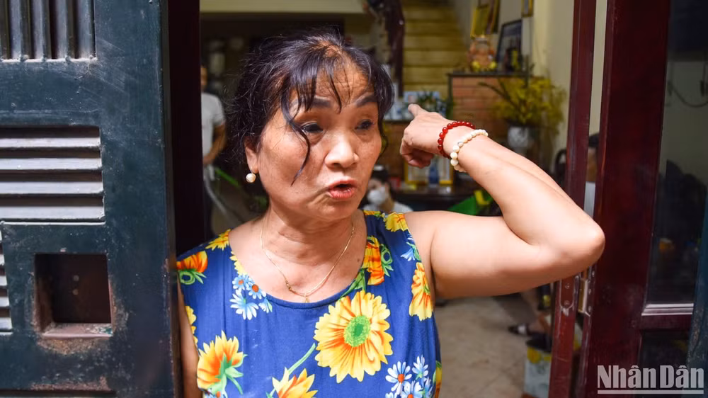Bà Nguyễn Thị Hồng chia sẻ về đêm kinh hoàng. Bà Nguyễn Thị Hồng chia sẻ về đêm kinh hoàng.