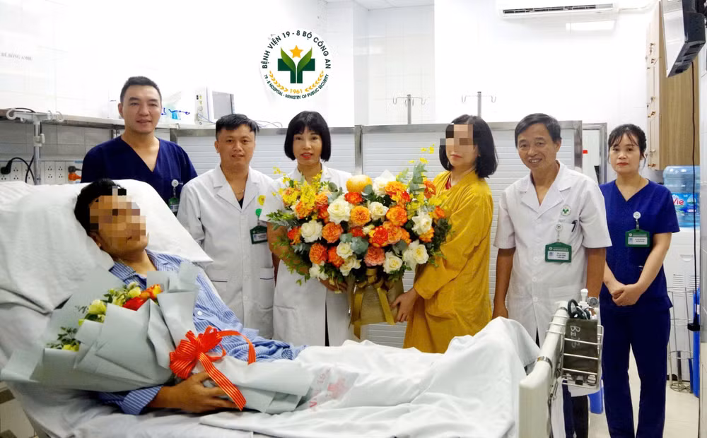 Cứu sống người đàn ông ngừng tim sau khi đi bơi ảnh 1