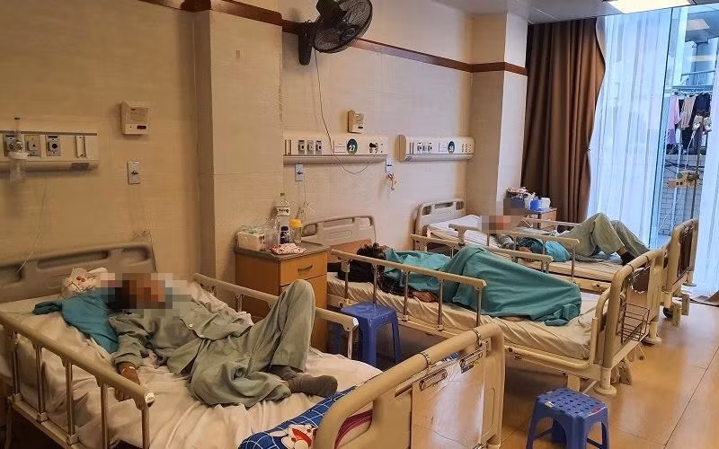 Việc chăm sóc sức khỏe cho người cao tuổi là nhu cầu cấp thiết đặt ra trong khi dịch vụ y tế cho người cao tuổi ở Việt Nam còn hạn chế.