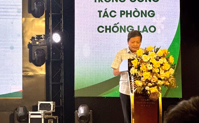 Tiến sĩ, bác sĩ Đinh Văn Lượng, Giám đốc Bệnh viện Phổi Trung ương phát biểu tại chương trình.