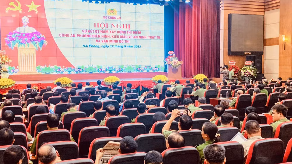 Thứ trưởng Công an Lê Quốc Hùng phát biểu tại hội nghị.
