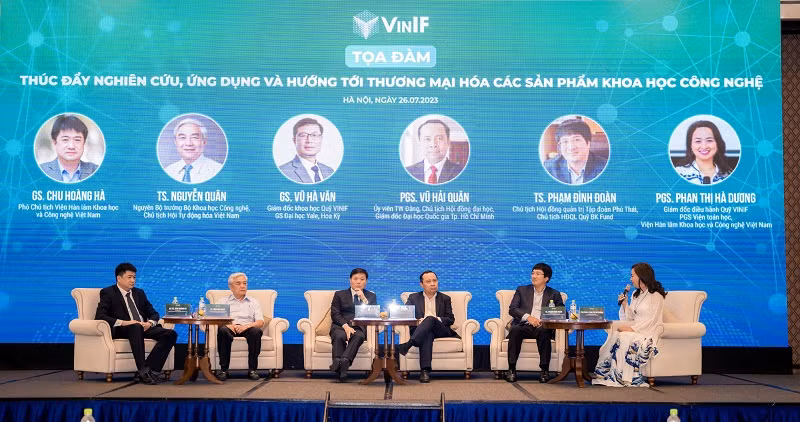 Các đại biểu chia sẻ tại hội thảo.