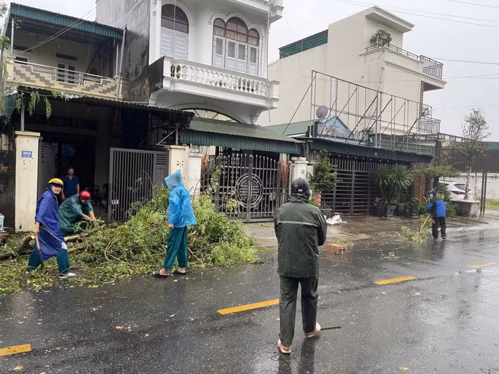 [Live] Bão số 3 di chuyển về phía Tây Bắc Bộ và suy yếu thành áp thấp nhiệt đới ảnh 30