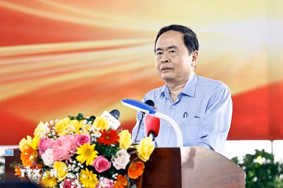 Chủ tịch Quốc hội Trần Thanh Mẫn phát biểu tại buổi gặp mặt, tặng quà Tết. 