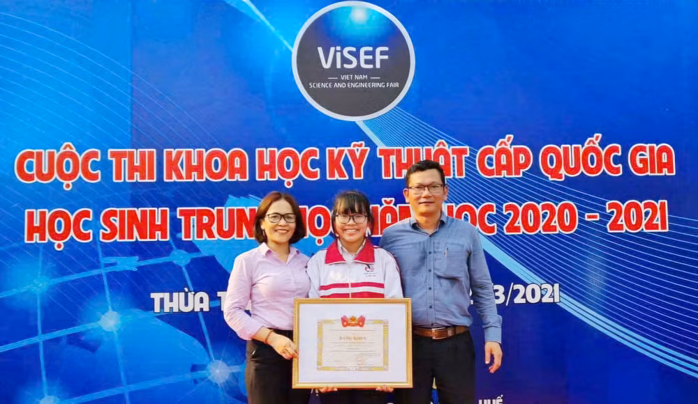 Học sinh Trần Ngọc Tâm Phúc trong một lần đạt giải tại kỳ thi quốc gia.