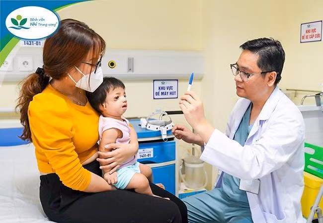 Bé N.H còn trải qua 3 lần can thiệp để em có gương mặt hoàn chỉnh. Bé N.H còn trải qua 3 lần can thiệp để em có gương mặt hoàn chỉnh.