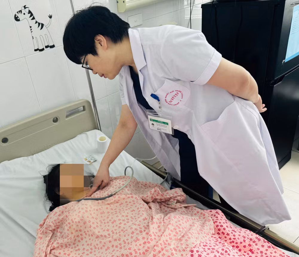 Sản phụ sinh con an toàn và đang được chăm sóc tích cực. Sản phụ sinh con an toàn và đang được chăm sóc tích cực.