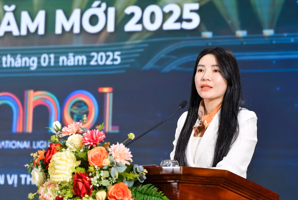 Bà Bùi Thị Lan Phương, Phó Chủ tịch UBND quận Tây Hồ chia sẻ về công tác tổ chức chương trình.