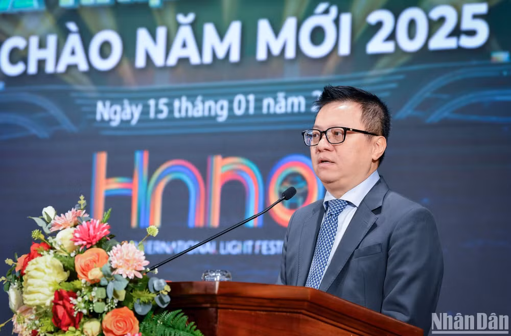 Đồng chí Lê Quốc Minh, Ủy viên Trung ương Đảng, Tổng Biên tập Báo Nhân Dân, Phó Trưởng Ban Tuyên giáo Trung ương, Chủ tịch Hội Nhà báo Việt Nam phát biểu tại chương trình.
