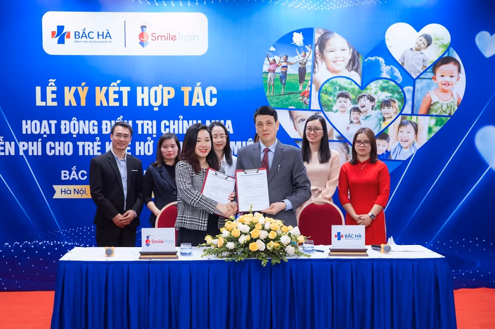 Bệnh viện Đa khoa Quốc tế Bắc Hà và Tổ chức hi lợi nhuận Smile Train tại Việt Nam tổ chức lễ ký kết hợp tác điều trị chỉnh nha miễn phí cho bệnh khe hở môi-vòm miệng.