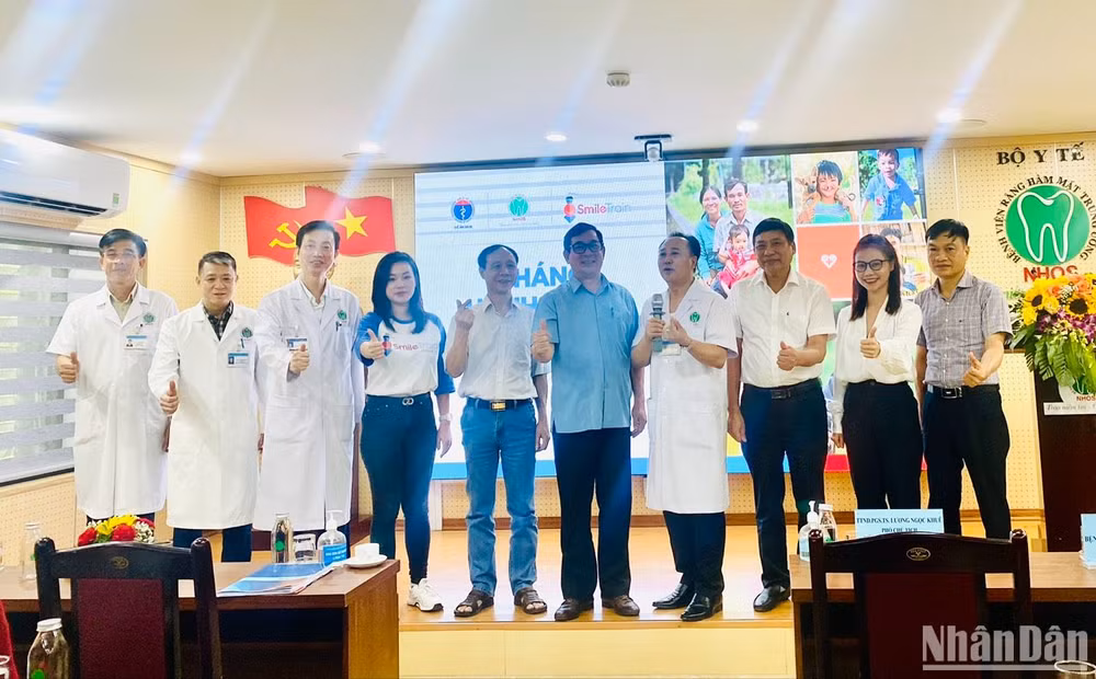 Các đại biểu cùng phát động Tháng hành động vì bệnh nhân khe hở môi-vòm miệng.