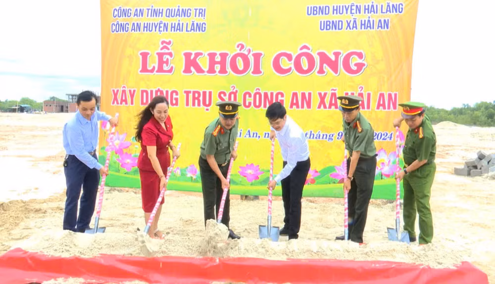 Nghi thức khởi công trụ sở Công an xã Hải An, huyện Hải Lăng. Nghi thức khởi công trụ sở Công an xã Hải An, huyện Hải Lăng.